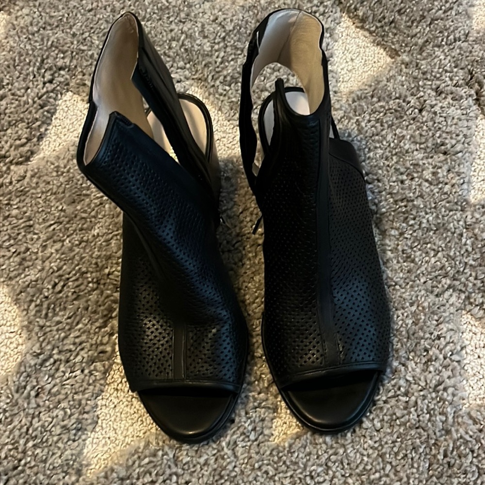 Kenneth Cole Booties sz 10M